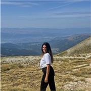 Offro lezioni ai bambini/ragazzi scuola elementare e medie. Paziente, precisa e dolce.